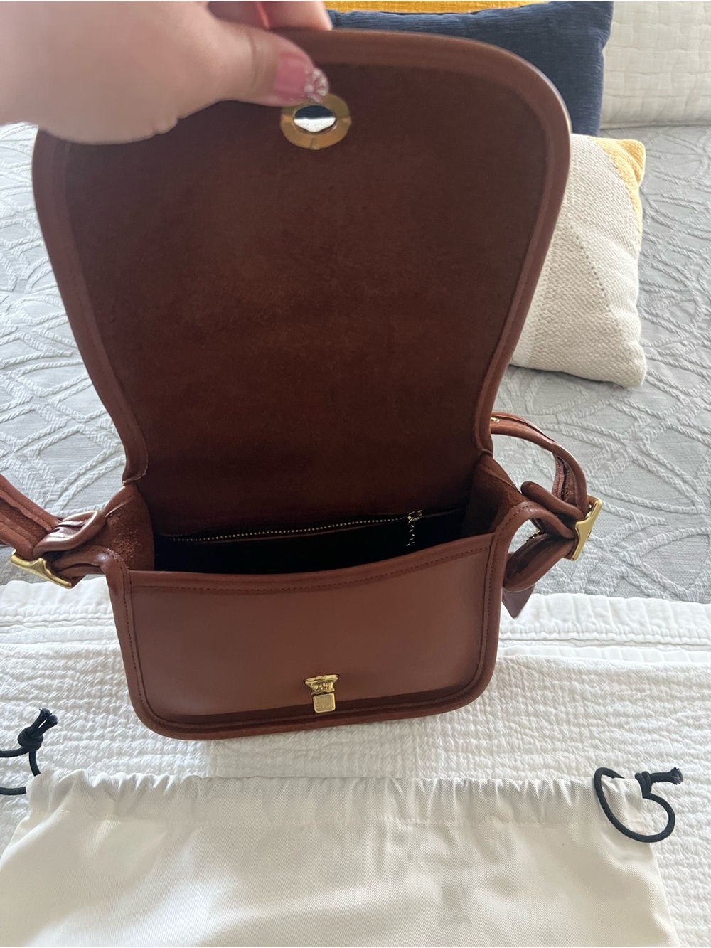 Vintage Coach  Chestnut Brown Leather Saddle Crossbody with Gold Turnlock - Picture 5 of 7